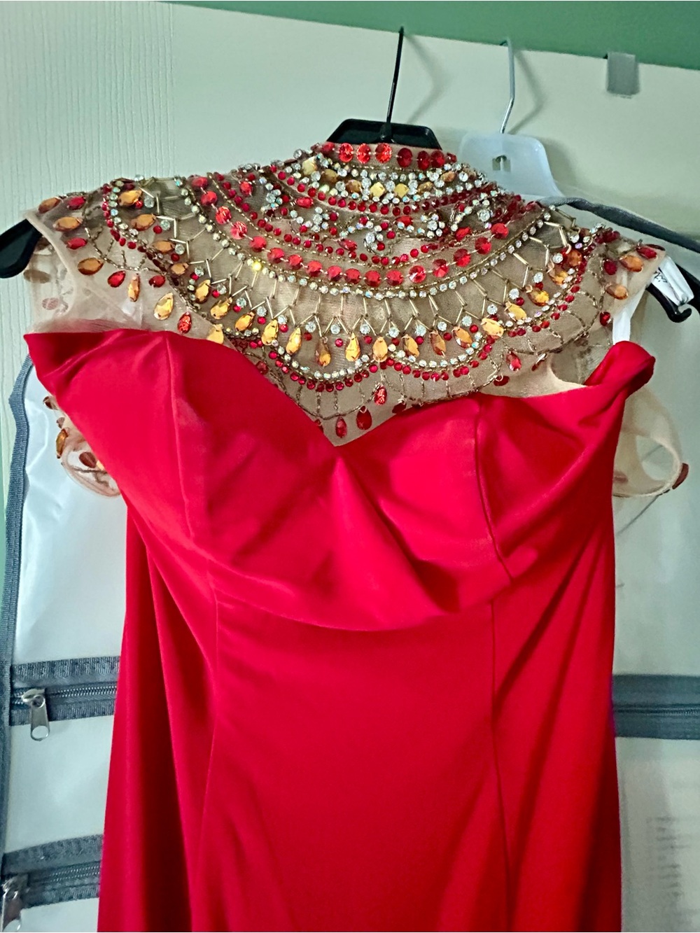 Red Formal Dress Size 6 with Slit & Train – Evening Gown - Picture 2 of 8
